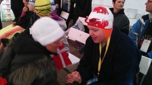 Nadja får kram og god karma inden start450 m